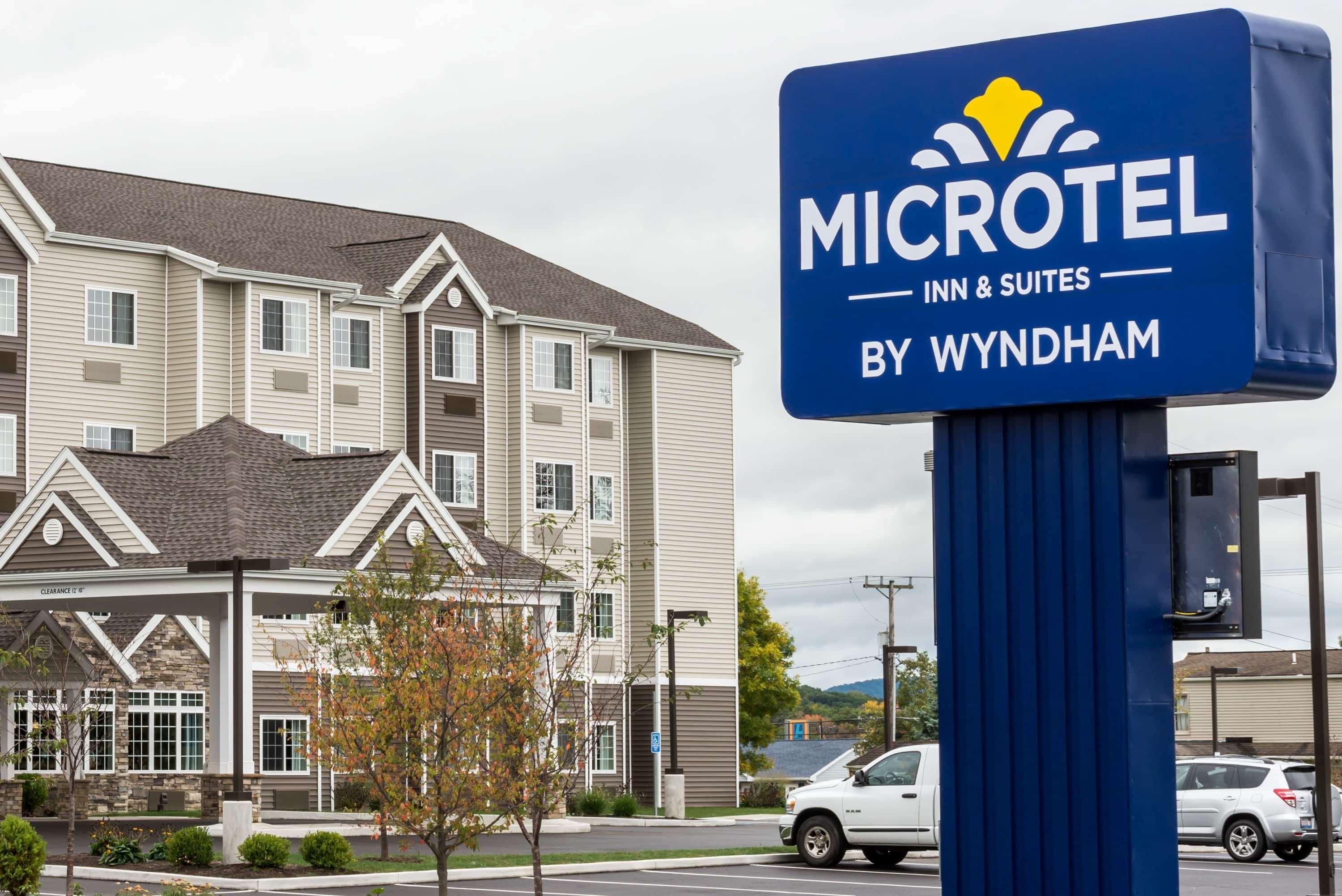 Microtel Inn & Suites By Wyndham Алтуна Екстер'єр фото